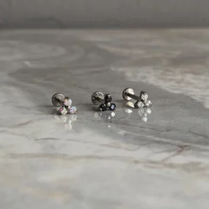 Labret Trinity Titanio, joyería para piercings de Kalon — vista 9