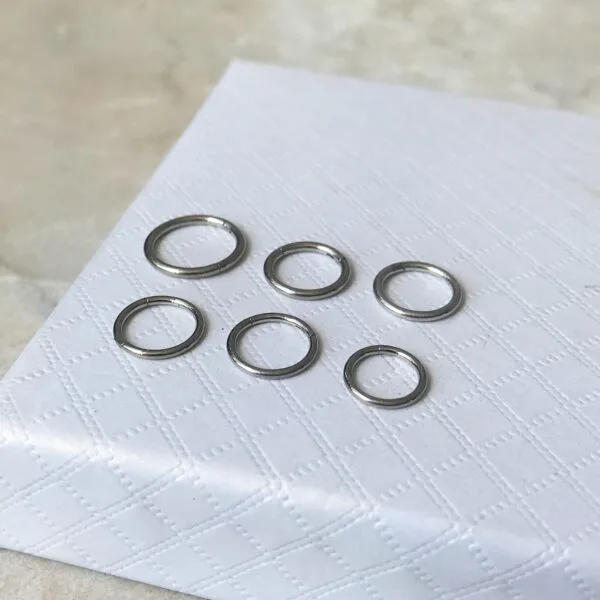 Aro clicker básico en titanio, joyería Kalon para piercing de lóbulo