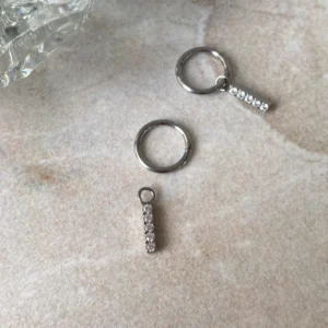 Charm de tira de tres circones