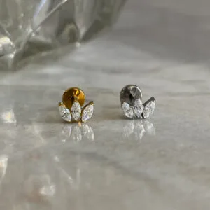 Cluster con 3 petalos mini titanio, joyería para piercings de Kalon