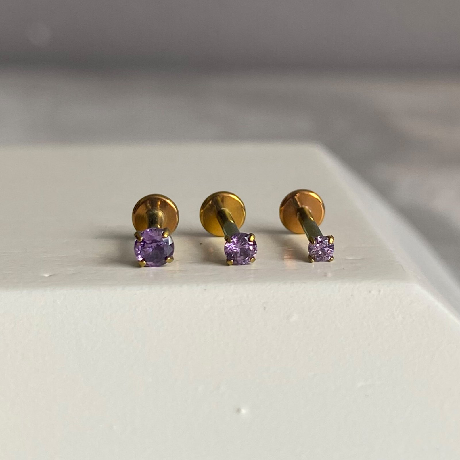 Labret con circón purpura Titanio - Image 4