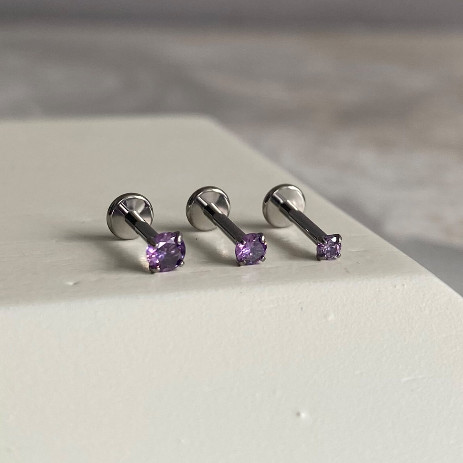 Labret con circón purpura Titanio - Image 5