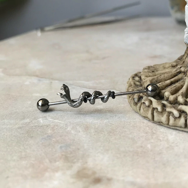 Industrial con Forma de Serpiente