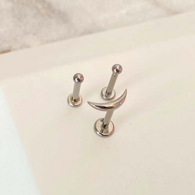 Labret Curva de sonrisa de Titanio