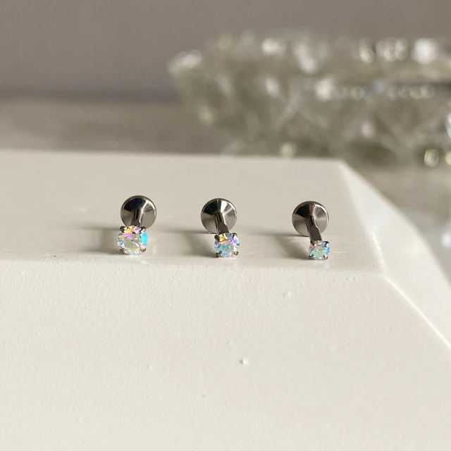 Labret circon tornasol en titanio