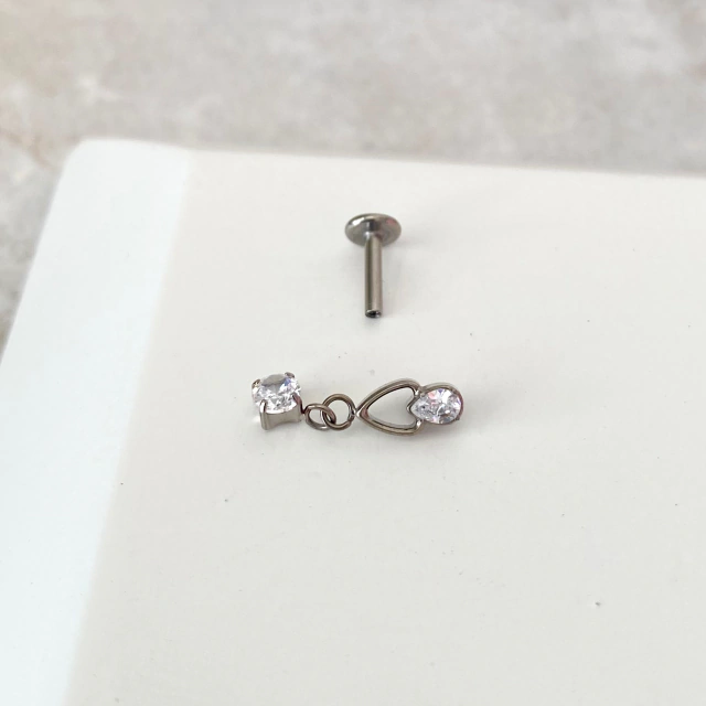 Labret con circón colgante Titanio - Image 2
