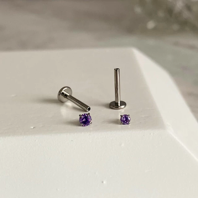 Labret con circón purpura Titanio - Image 3