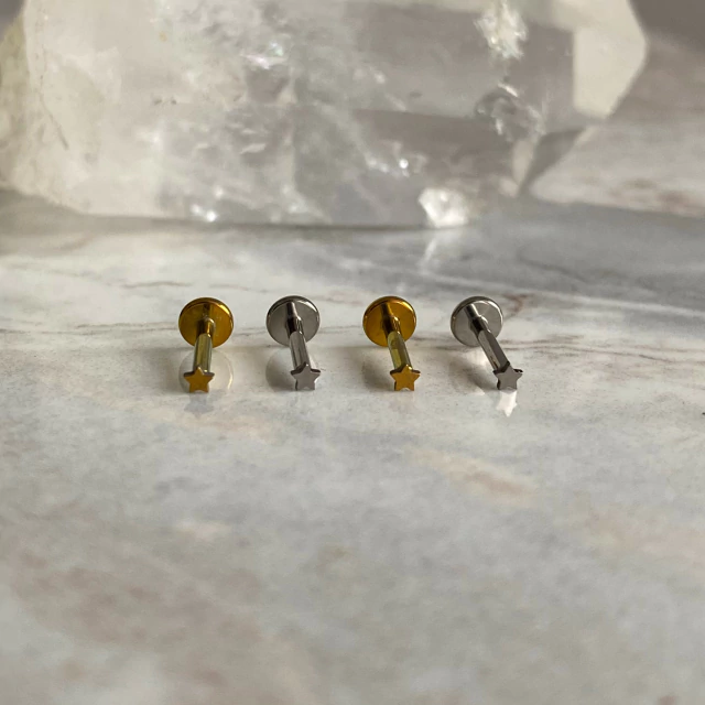 Labret estrella mini titanio