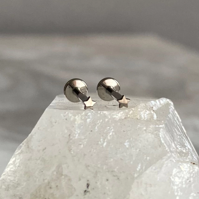 Labret estrella mini titanio - Image 3