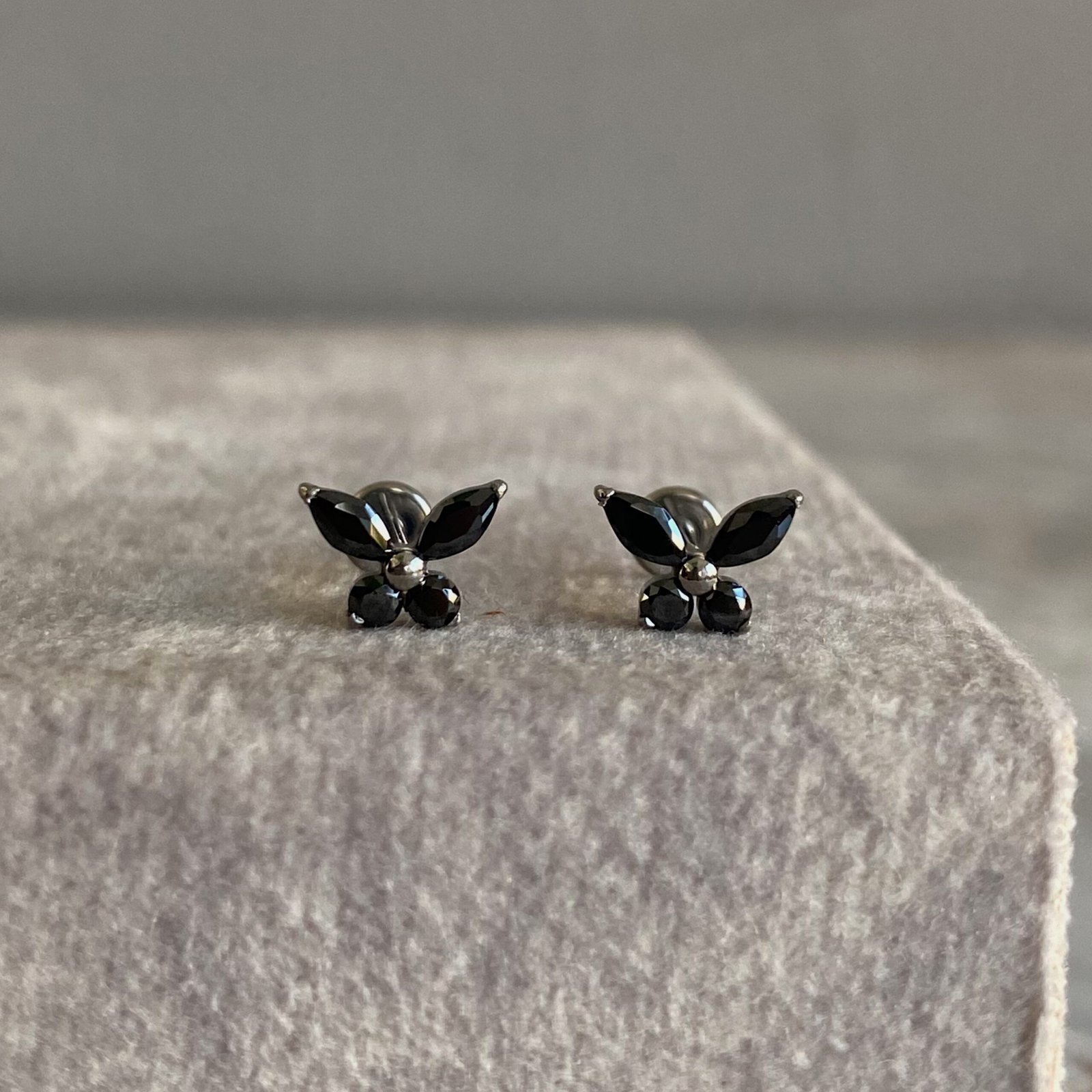 Labret Mariposa grande Titanio - Image 4