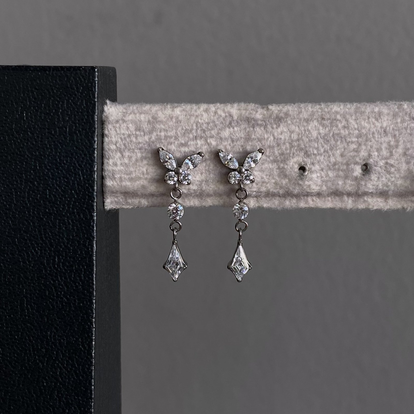 Monarca Colgante Titanio